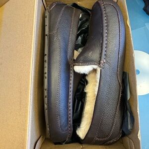 Ugg men’s chocolate brown fur lined slippers